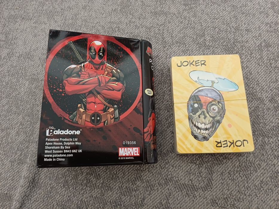 Conjunto de artigos Marvel e DC