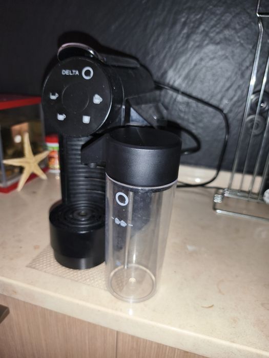 Máquina de Café Delta Q Mini MilkQool Preto
