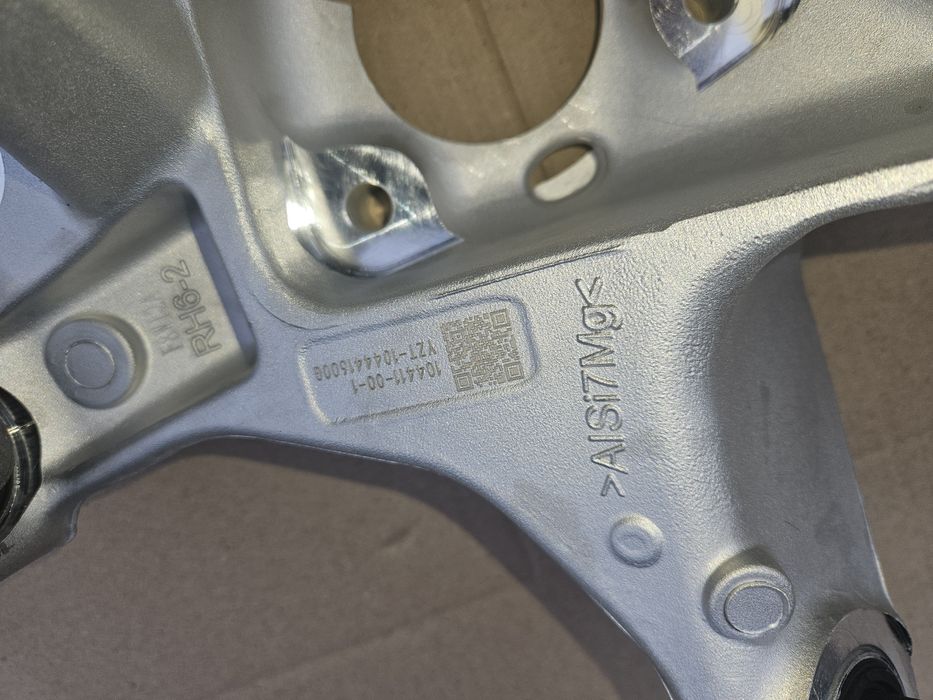 Заднея цапфа Tesla model 3