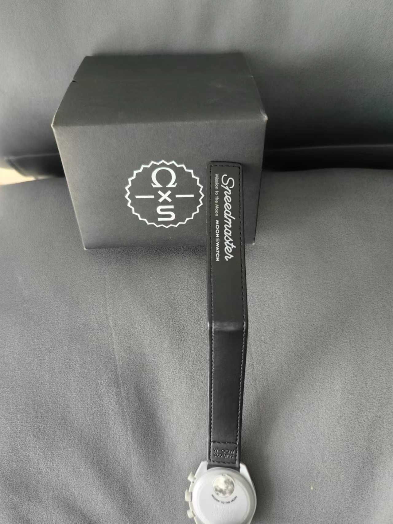 Swatch x Omega Bioceramic Moonswatch Mission to the Moon

SO33M100