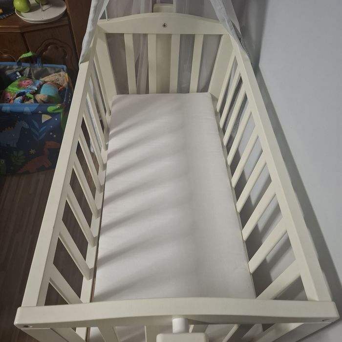 Łóżczko kołyska z baldachimem