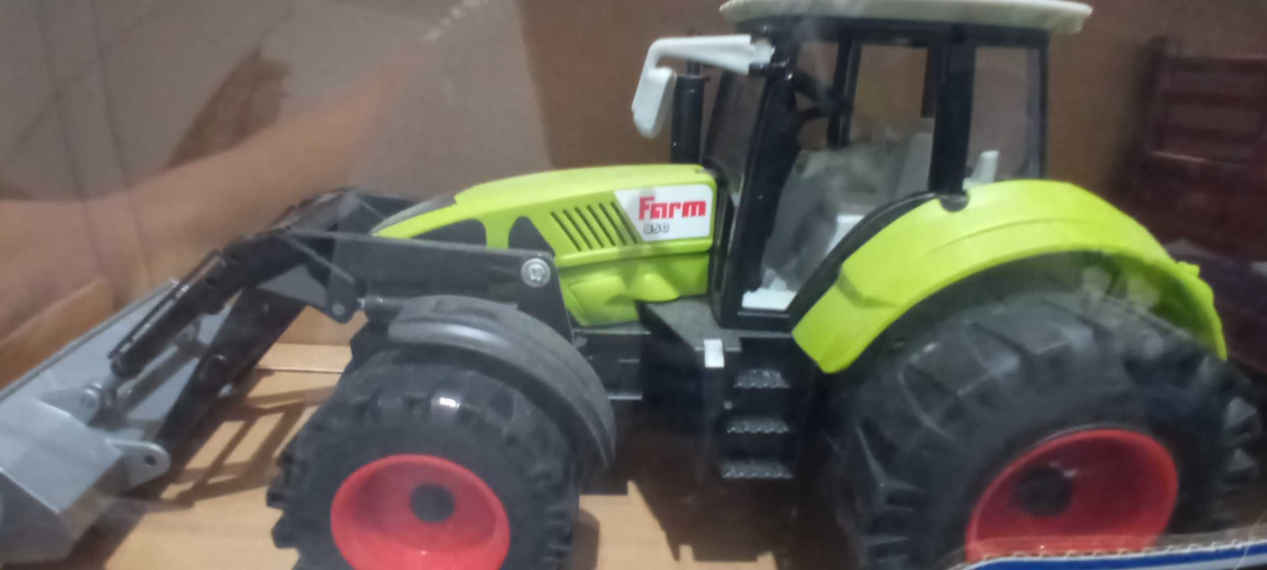 Traktor z przyczepą nowy w kartonie