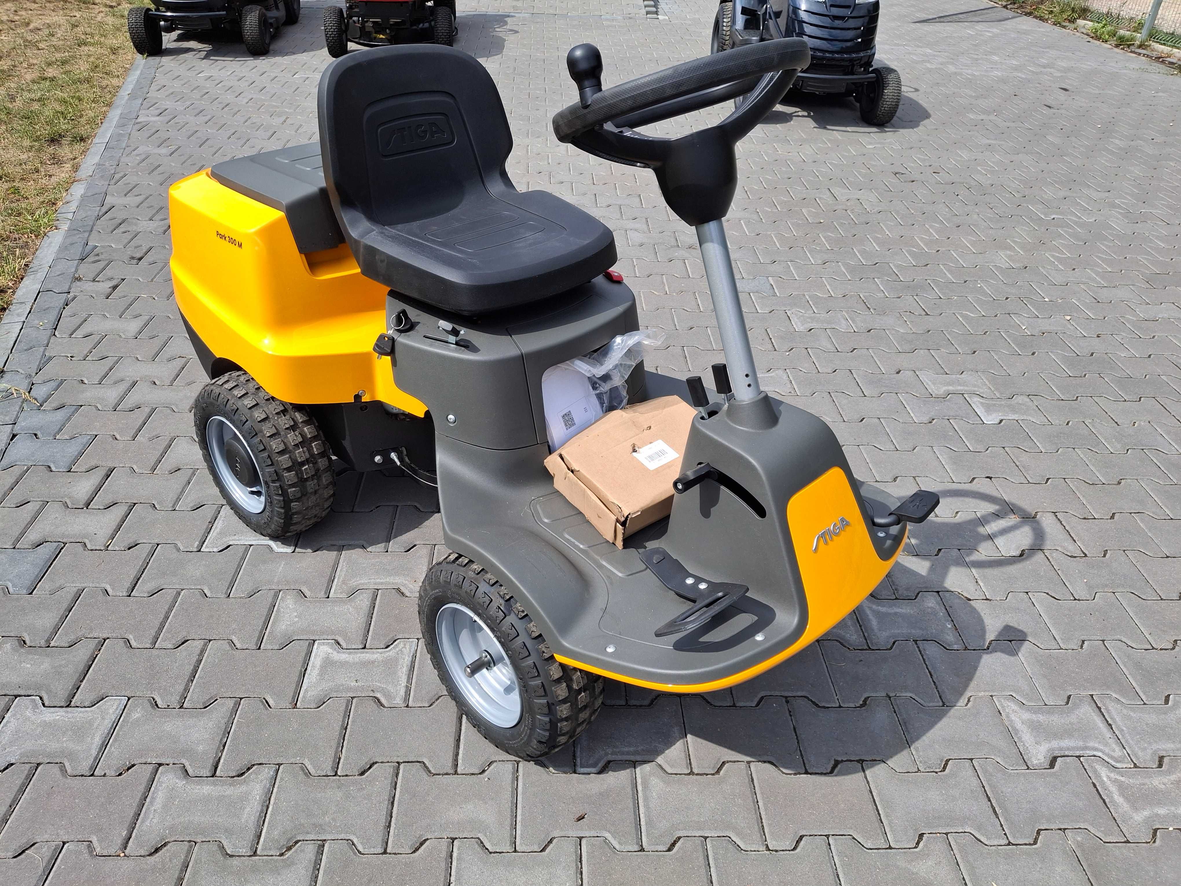 Nowy powystawowy traktorek stiga park 300 M