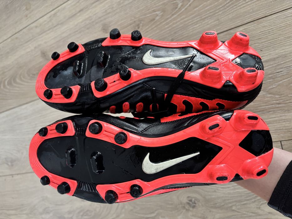 Buty pilkarskie korki NiKE - rozm UK 6