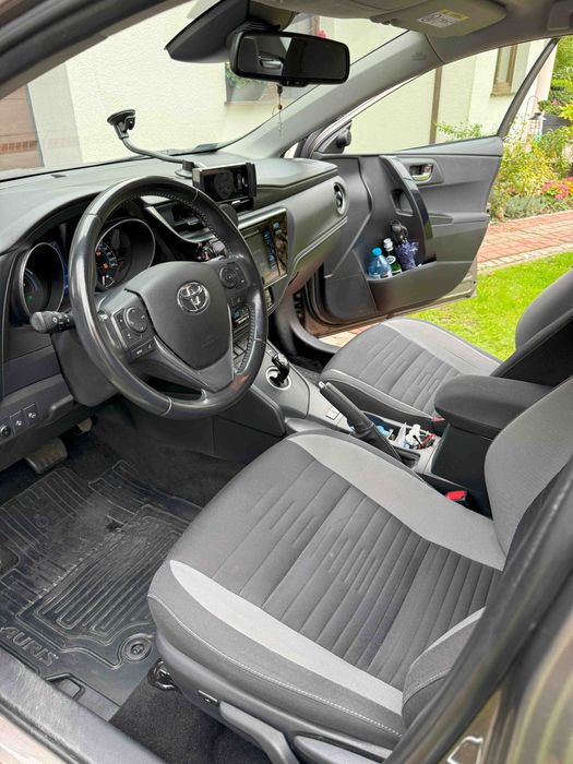 TOYOTA Auris Hybryda