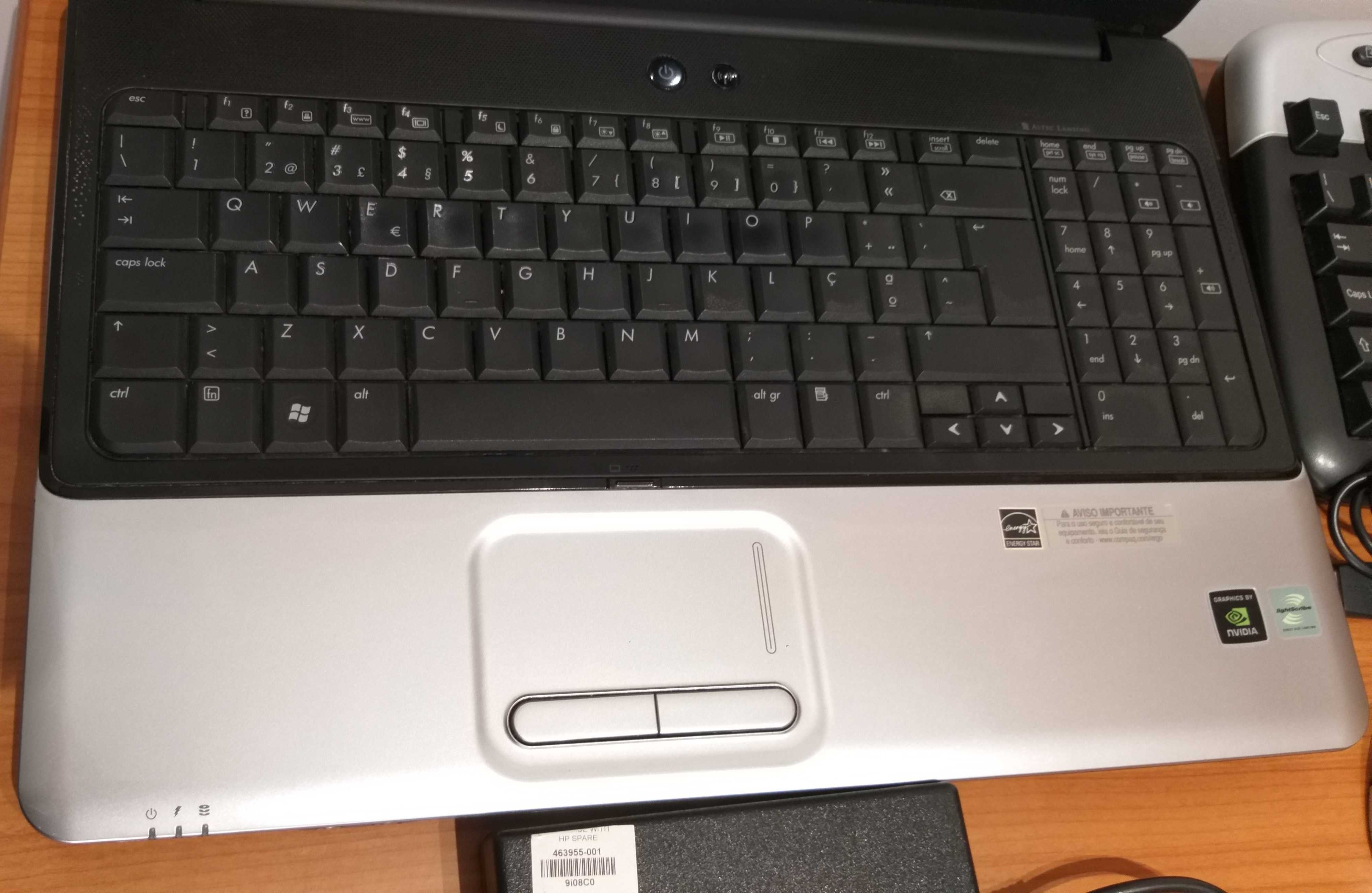 Portátil HP Compaq + Rato e teclado + base refrigeração