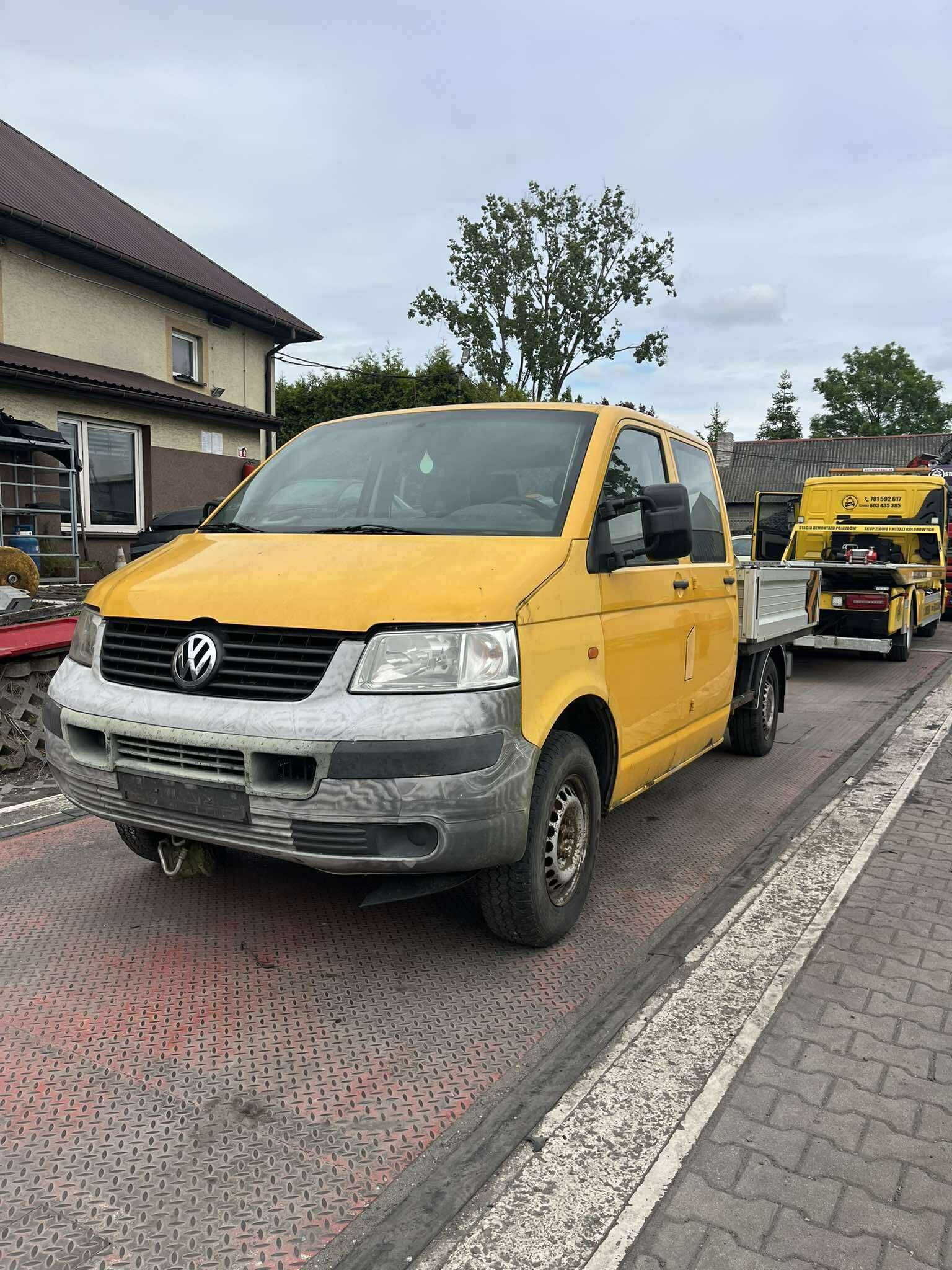 Volkswagen T5 2006r. 2.5 TDI 130KM BNZ części