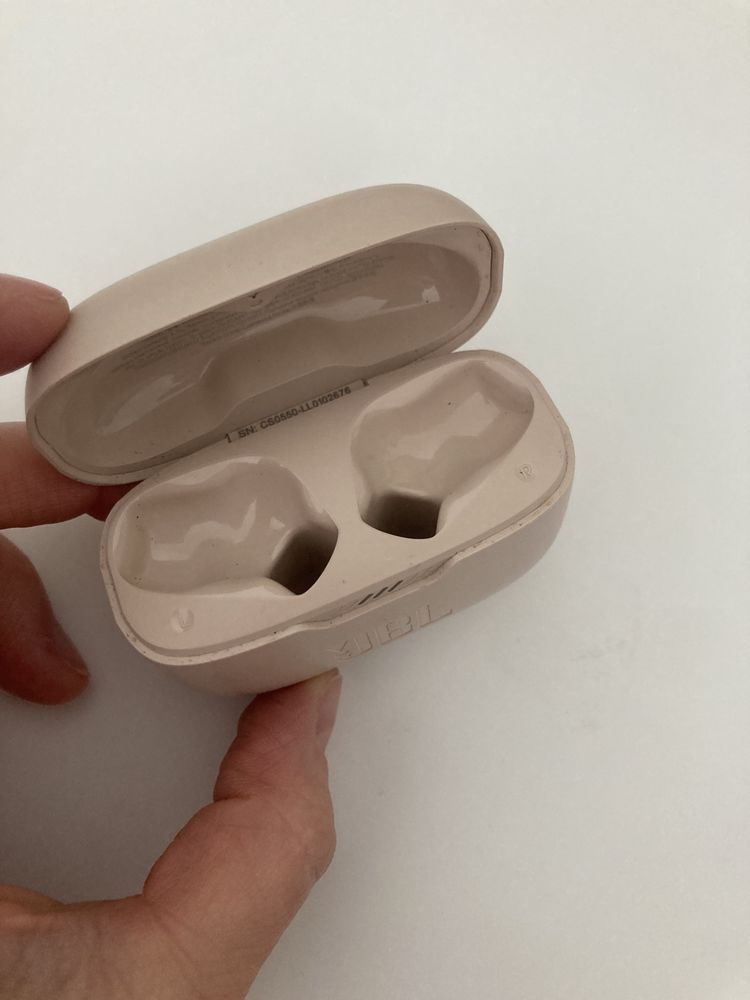 Ładowarka do słuchawek JBL tune 230nc tws
