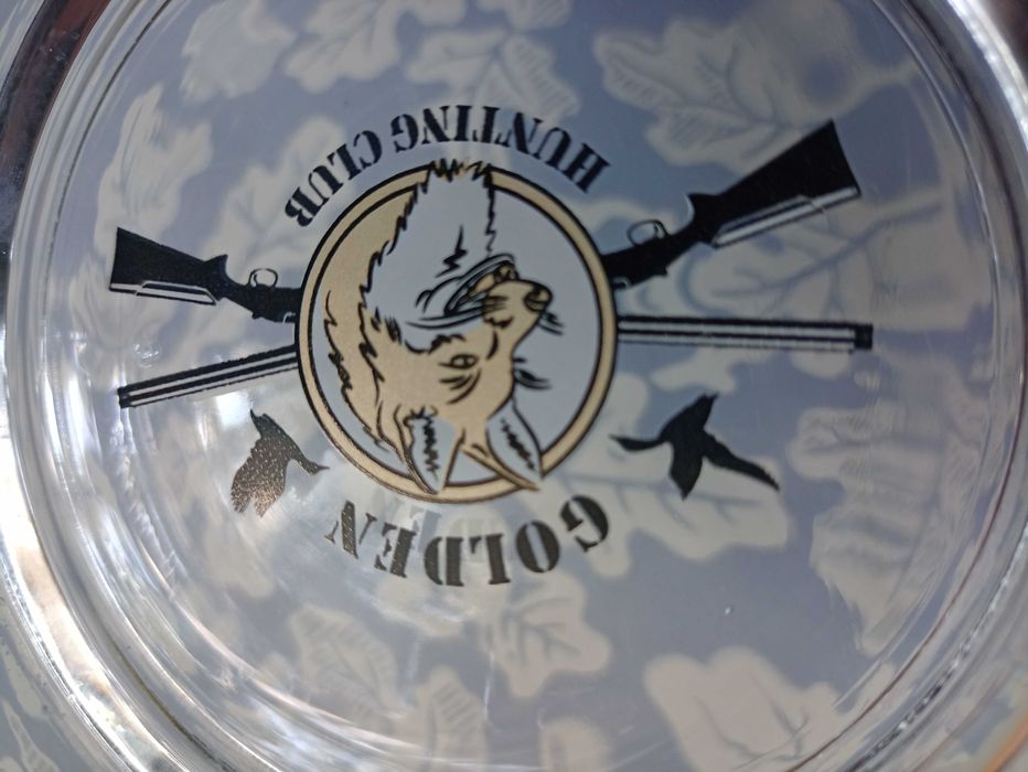 Пепельница стеклянная "Golden Hunting Club". Деколь. Коллекционная.