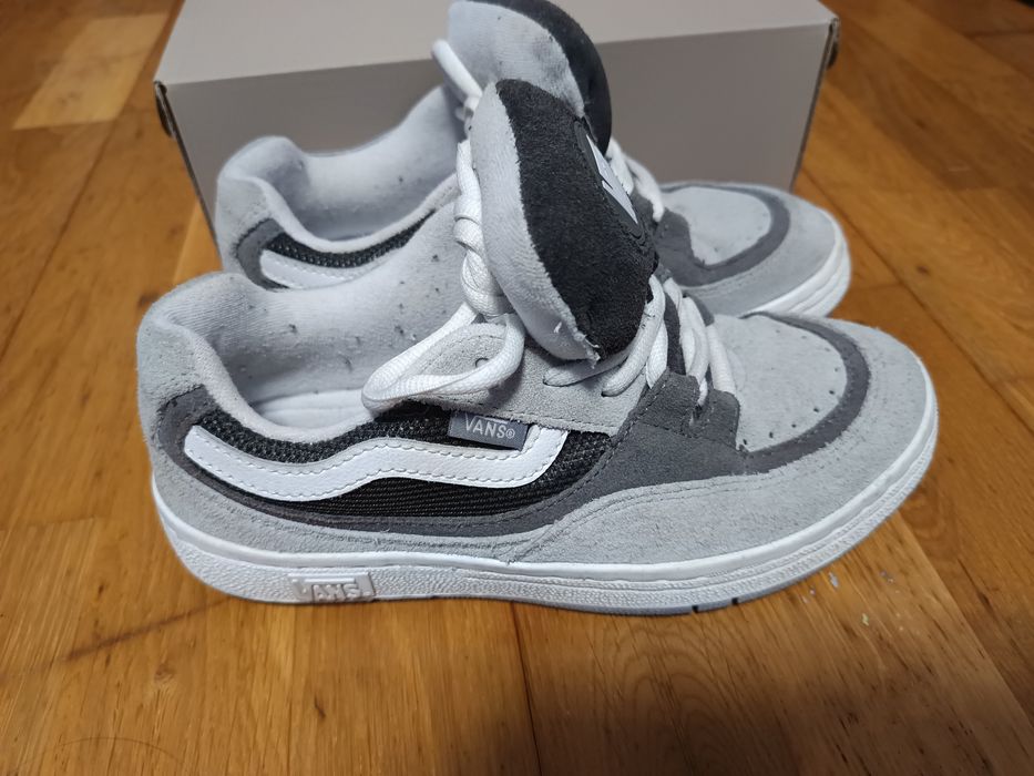 Tênis Vans em cinza 37