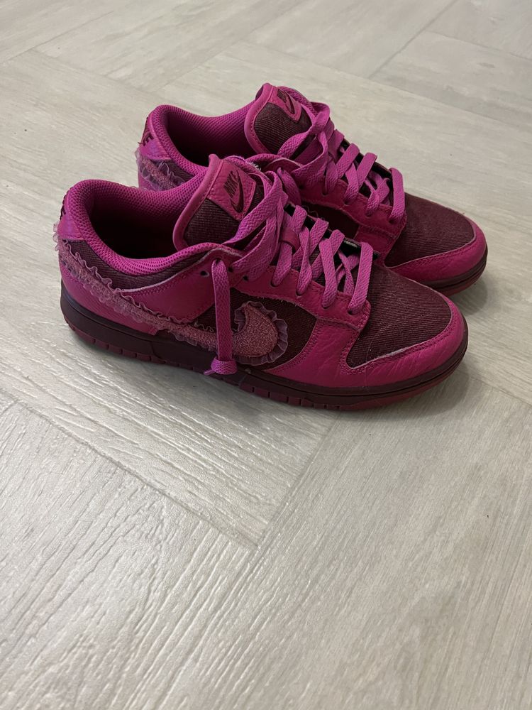 Nike dunk valentine’s day wmns dulow pink