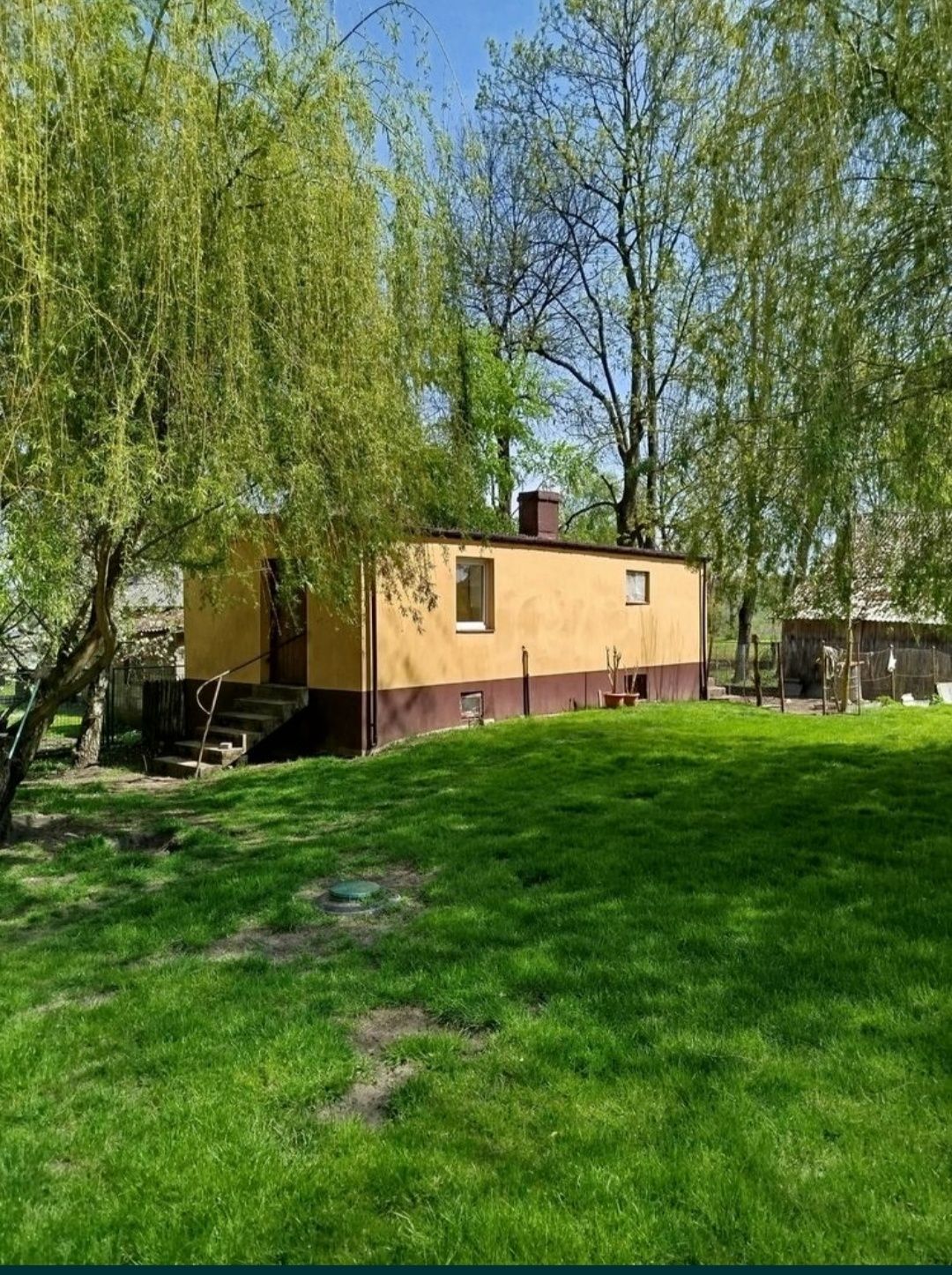 Sprzedam dom + budynki gospodarcze