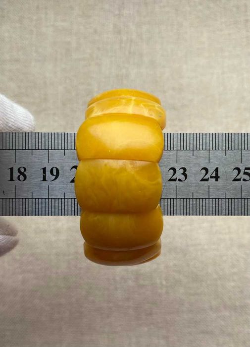 Старый бакелит. Под янтарь.