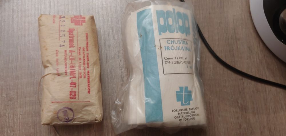 APTECZKA PRL 1974 rok  z zawartością była używana w ZAPOROŻCU