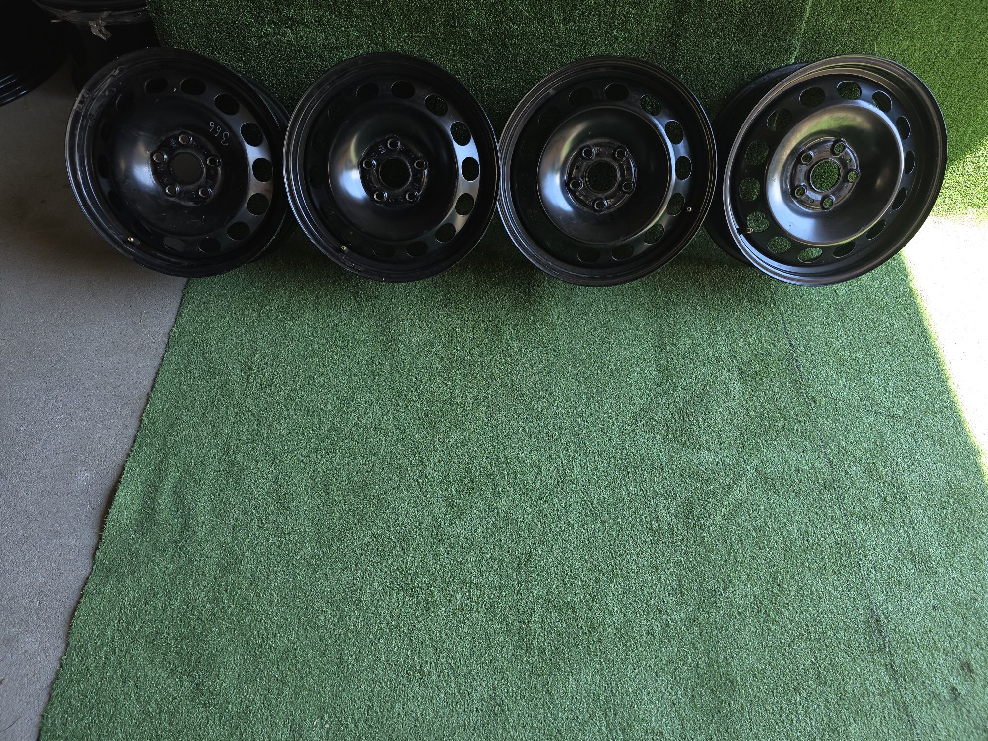 Sprzedam felgi stalowe Orginalne VW 5x112 16 nowe