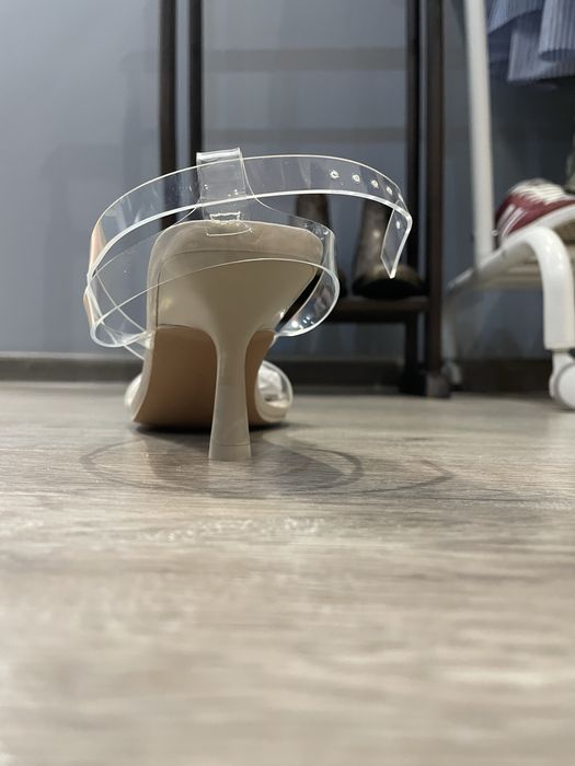 Босоніжки нові, Reserved, в коробці