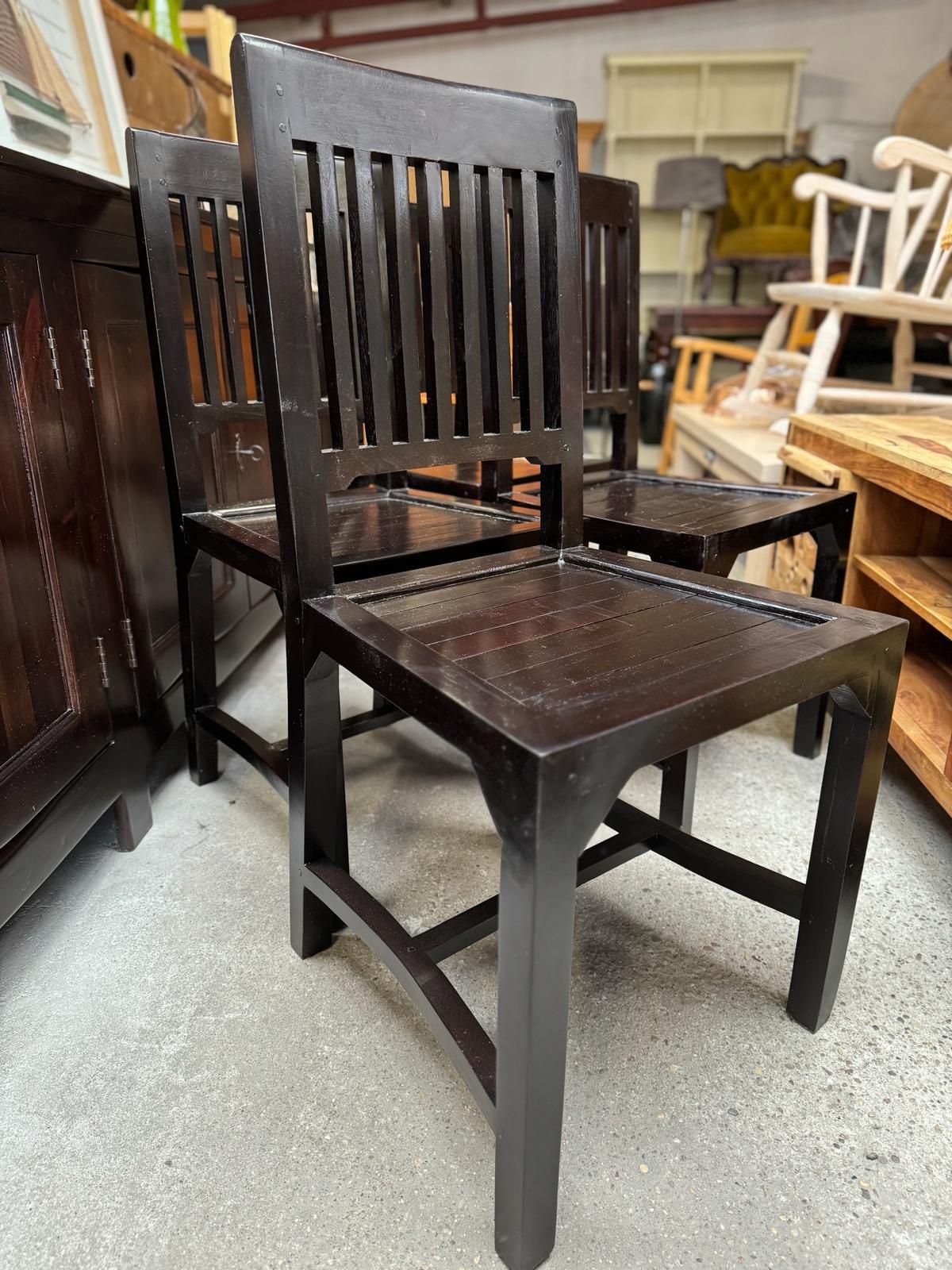 Krzesła /drewniane /styl kolonialny