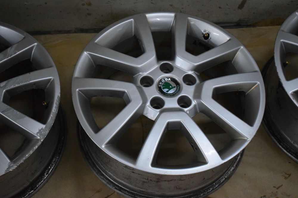 felga aluminiowa SKODA YETI 5L 5X112 17 R17 ET 45 7" . 5L0.601025A