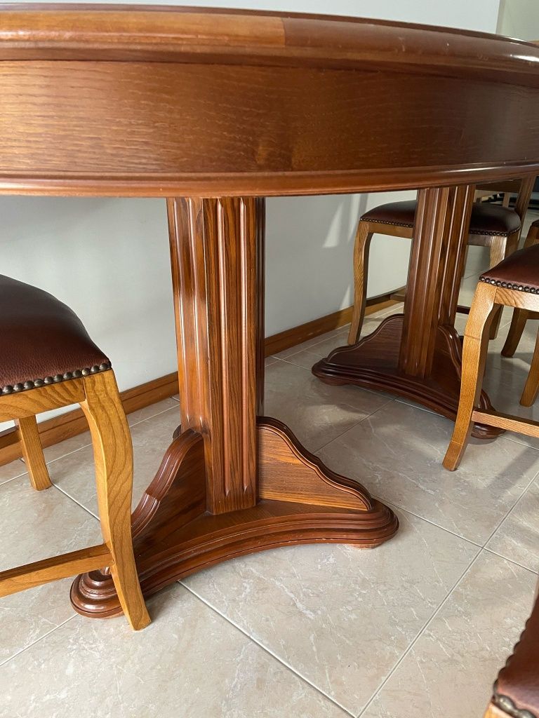 Mesa de Jantar em Madeira Maciça com 6 Cadeiras - Excelente Estado!