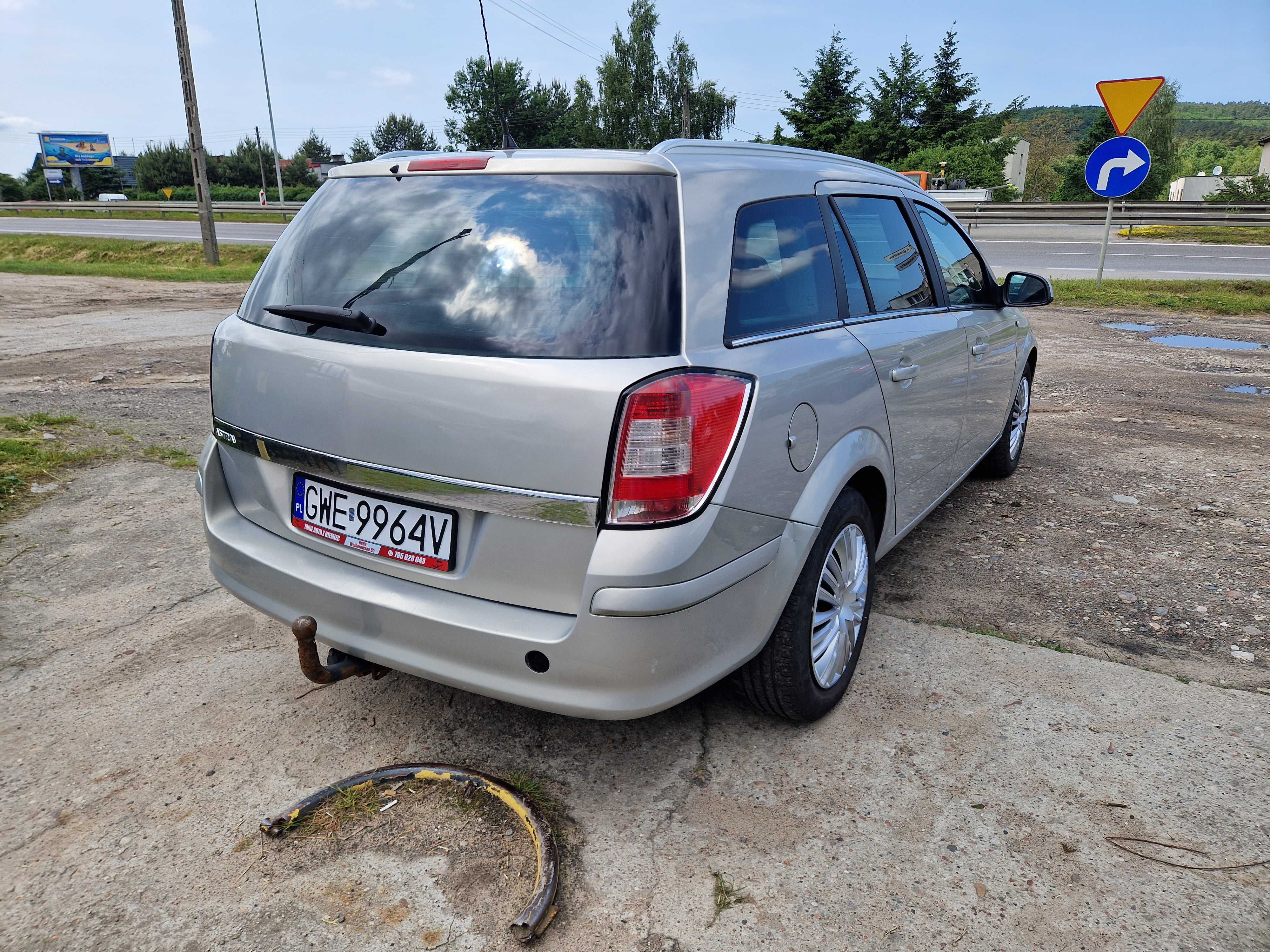 Opel Astra z Danii ! Zarejestrowany ! Benzyna ! 2010 Rok ! Klima !