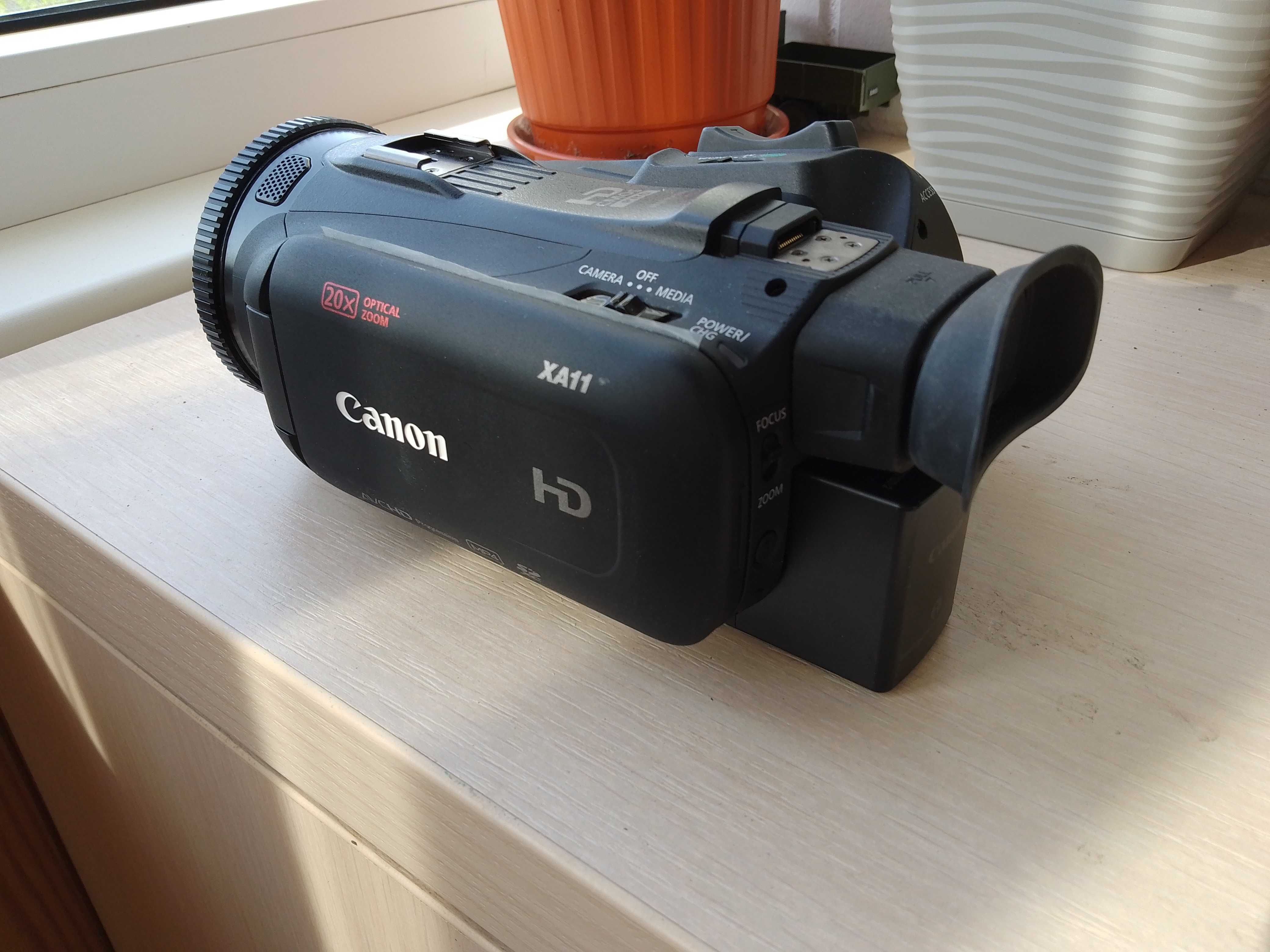 Камера Canon XA11