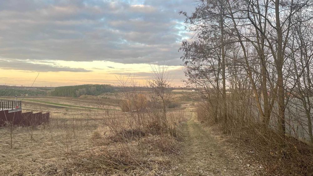 Під забудову. Асфальтований підїзд.