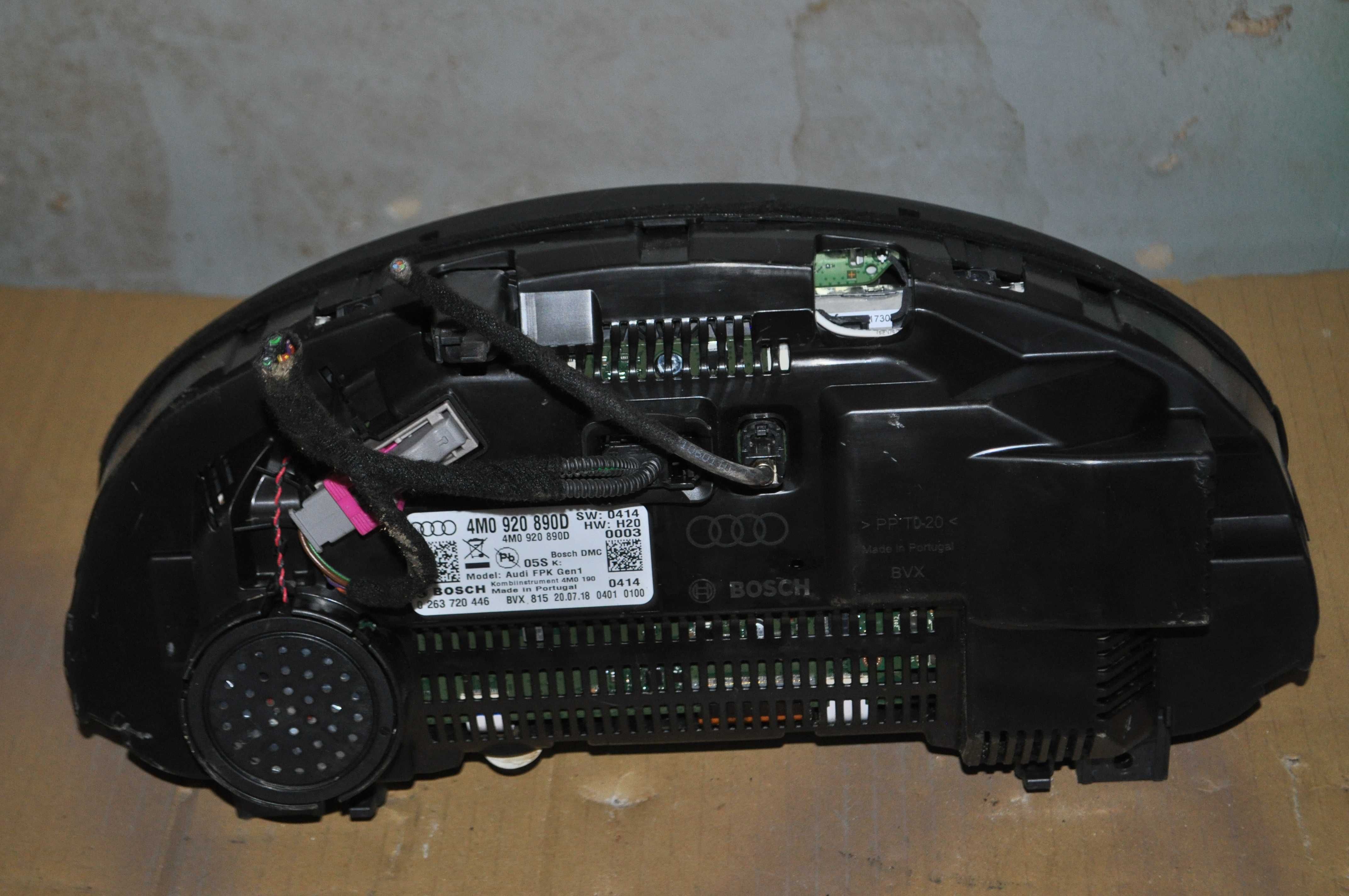 Audi Q7 панель приборов щиток 4m0920890d
