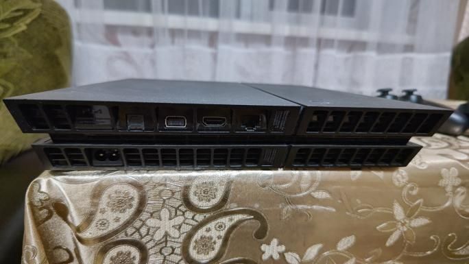 ігрова приставка ps4