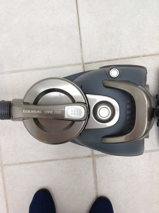 Aspirador sem saco Taurus Civic 2500