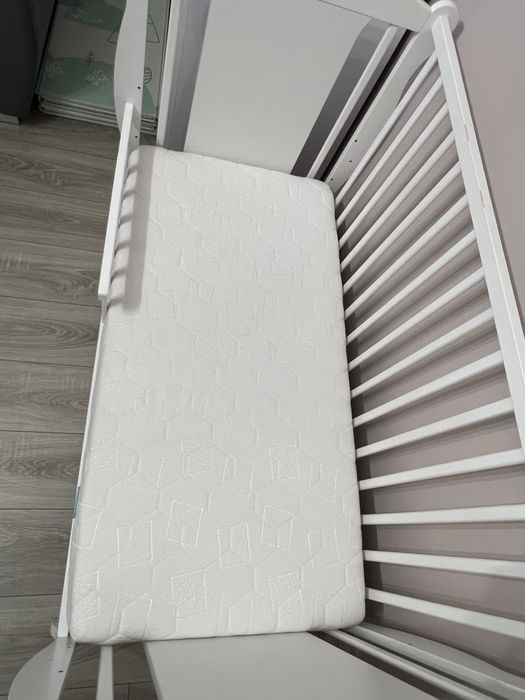 Drewniane łóżeczko/tapczan z szufladą MIKI białe 120x60cm