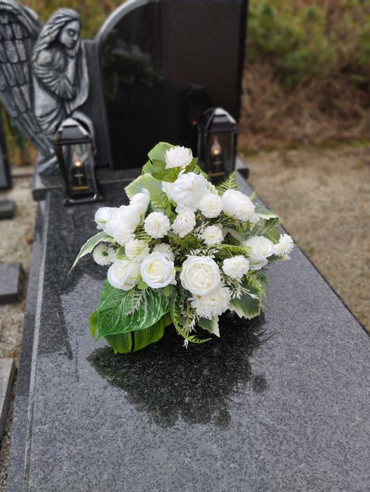 Stroik na grób cmentarz pomnik kompozycja wiązanka sztuczne chryzantem