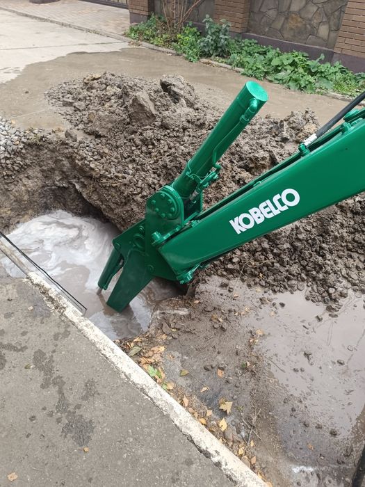 Міні ексковатор  послуги евакуатором е трасошукач труб е електромолот