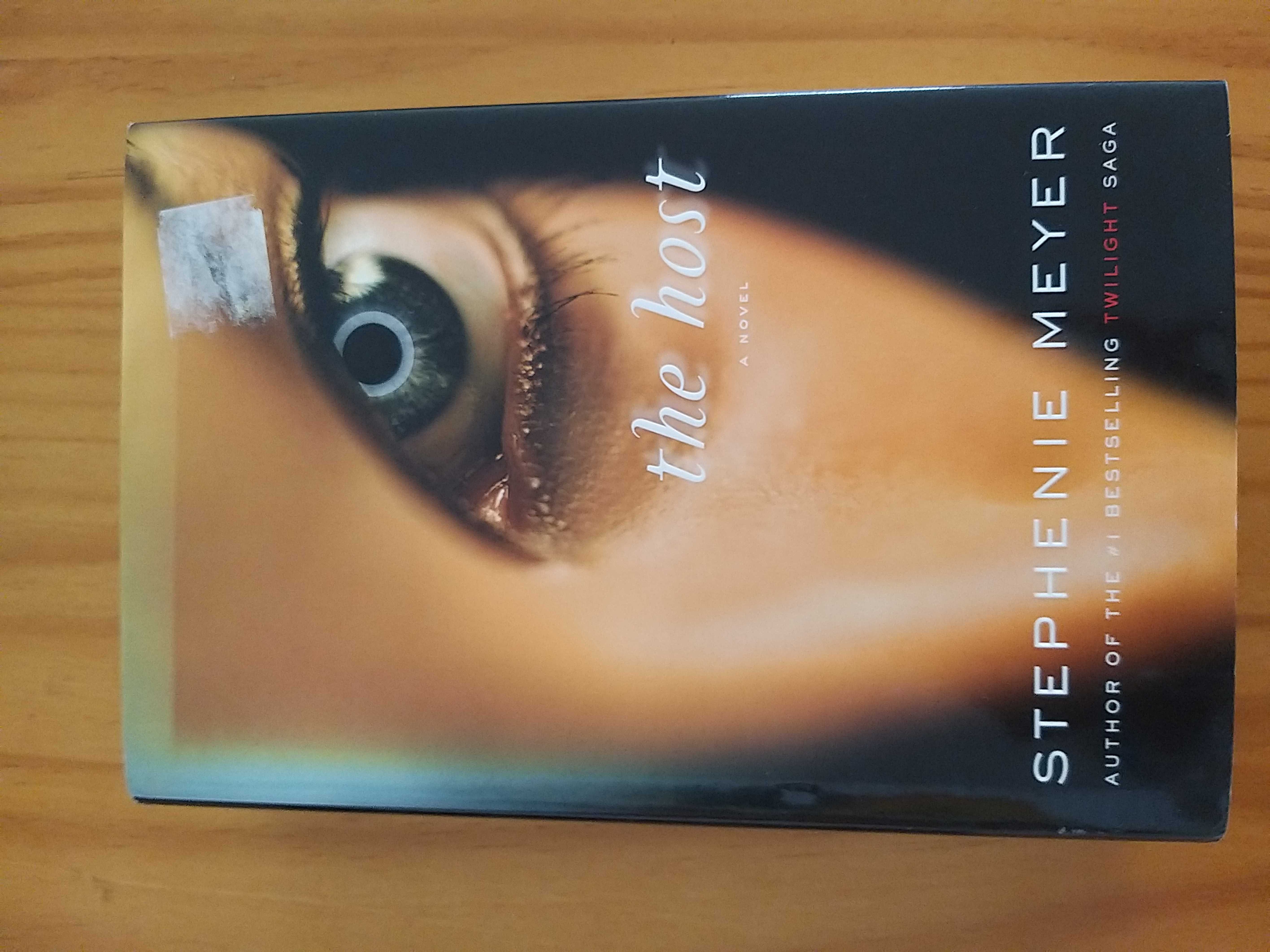 The Host by Stephenie Meyer  (novel - versão Inglesa)