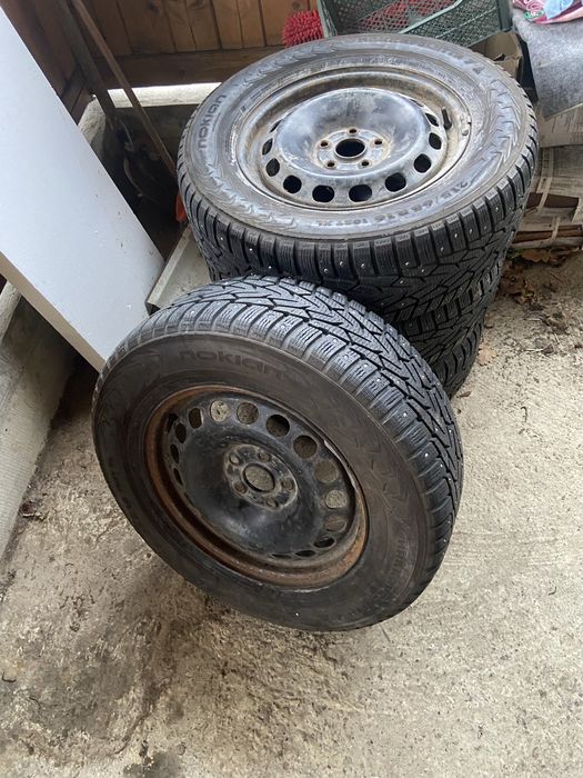 Зимова шипована резина215/65 R16 Nokian Hakkapelitta7