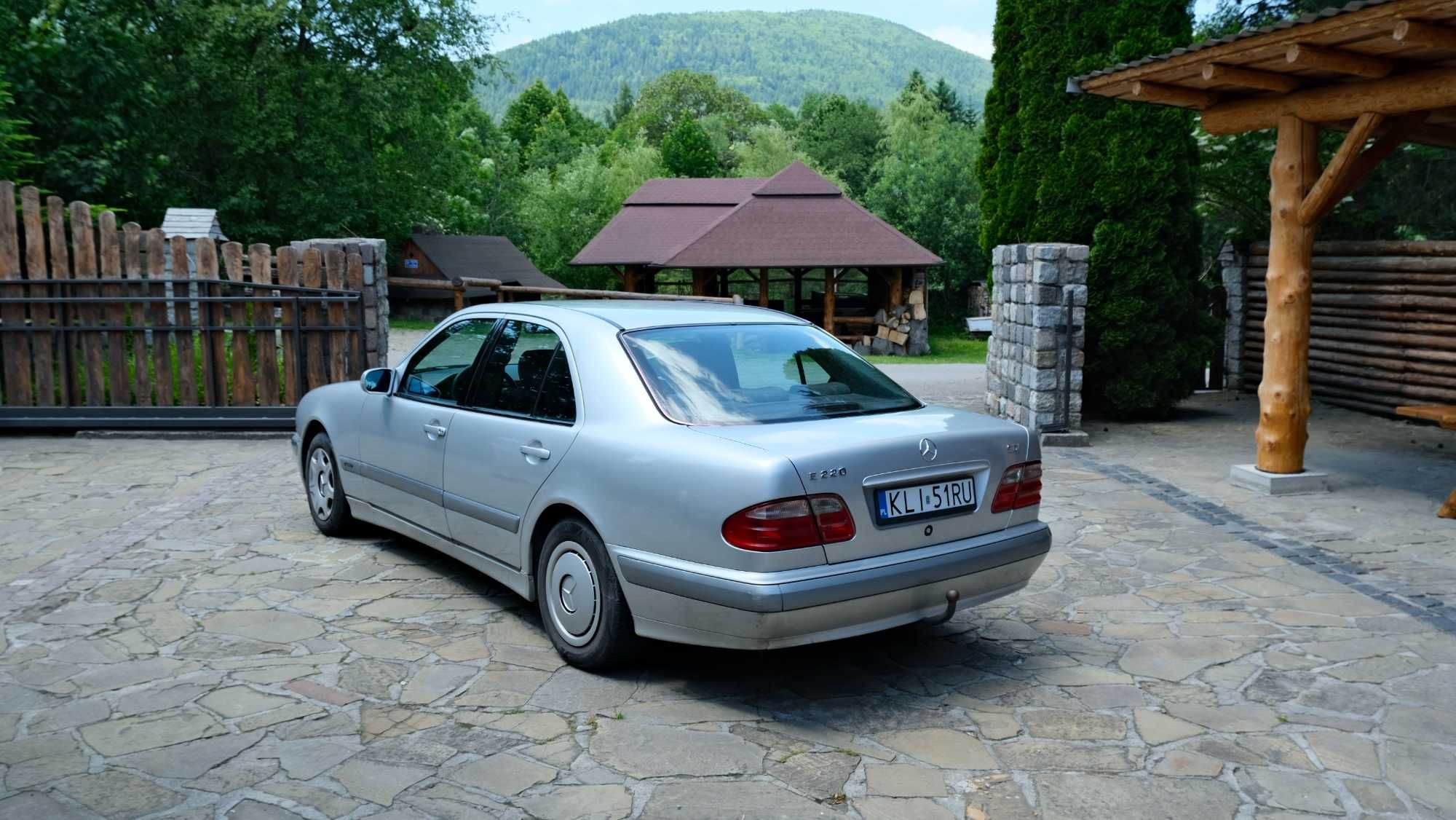 Mercedes-Benz E 220