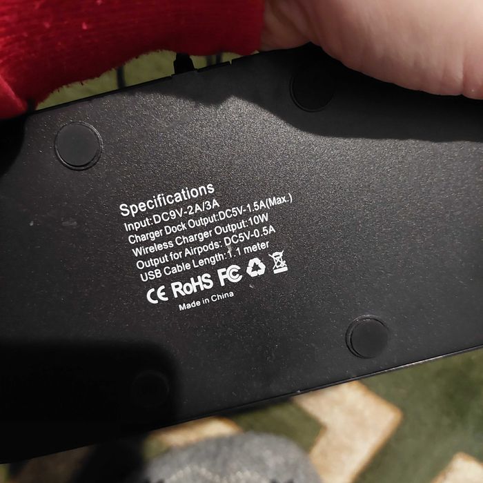 Настільна зарядна станція для телефону/навушників/бездротова зарядка