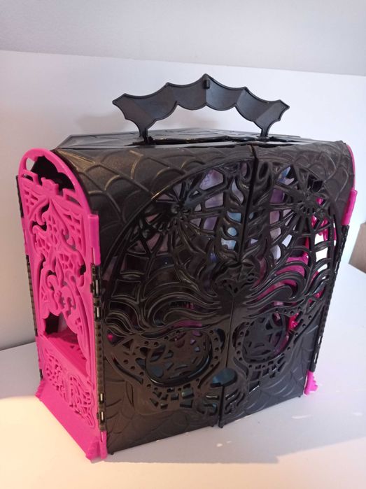 Монстр хай moster high 13 бажань вечеринка -
Работает.