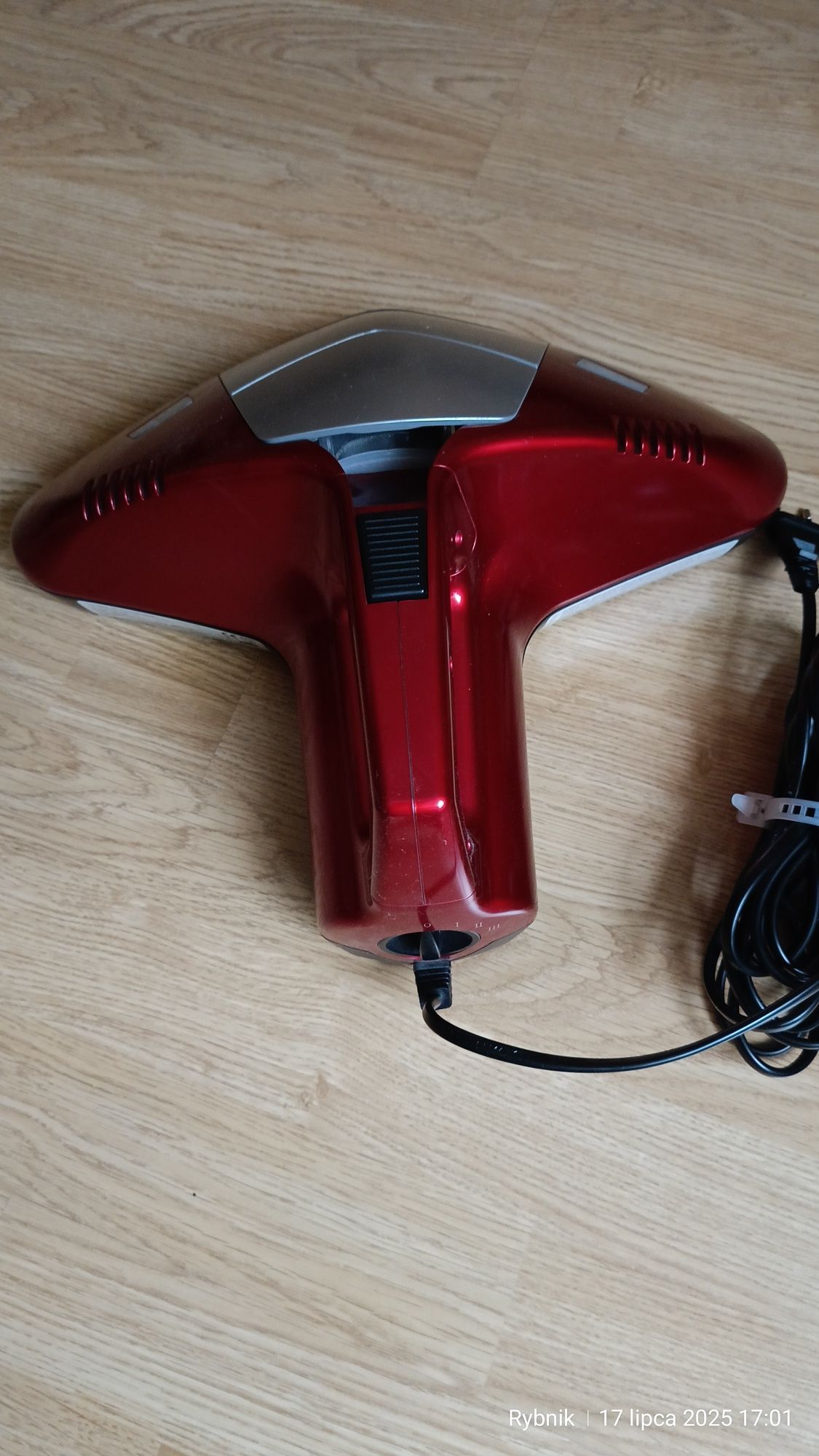 Odkurzacz usuwający roztocza Clean Maxx