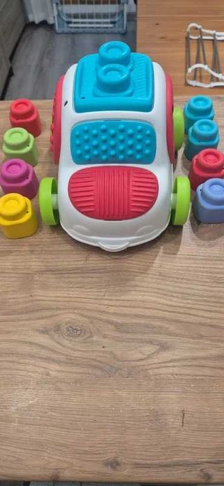 Auto sensoryczne kolorowe klocki