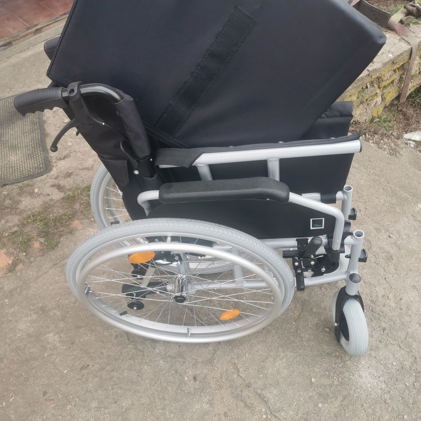 Sprzedam nowy wózek inwalidzki