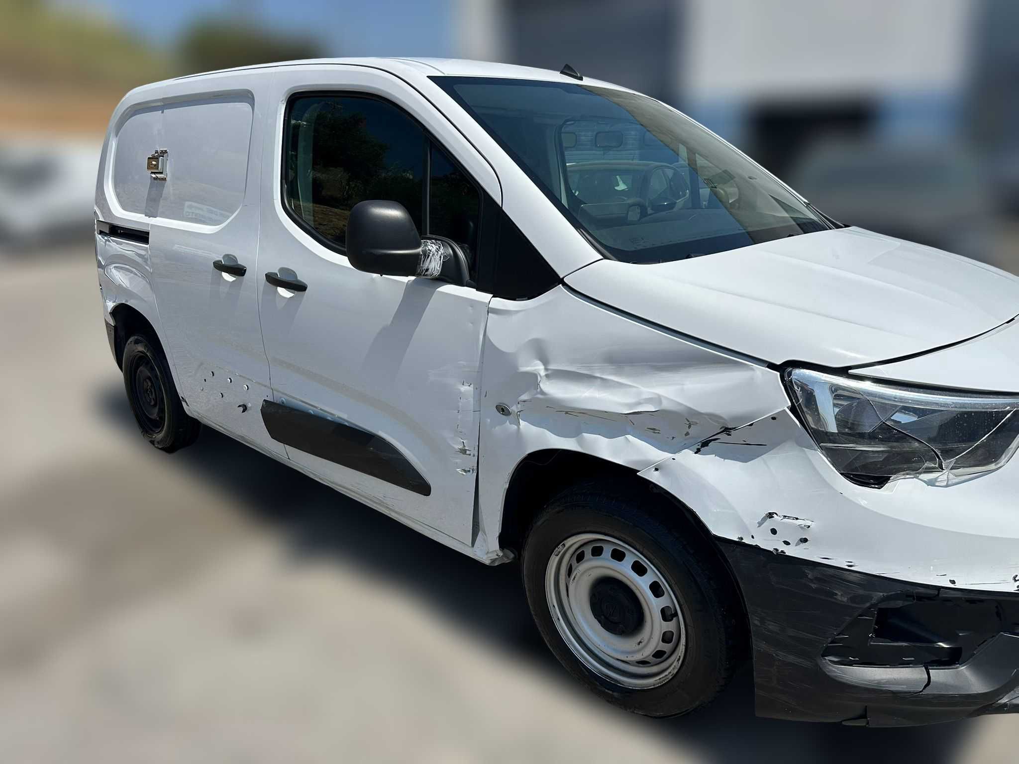 Opel Combo E 1.5D 102cv 3 Lug 2023 Iva dedutivel Salvado