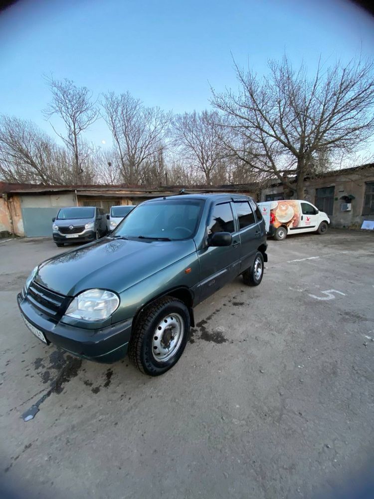 Продам Niva Chevrolet 2006 год 1.7 полный привод