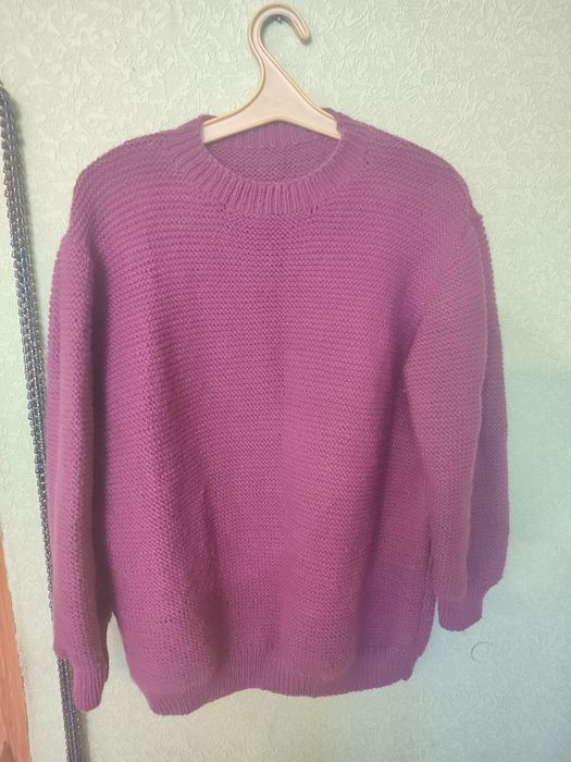 Продам женский свитер .