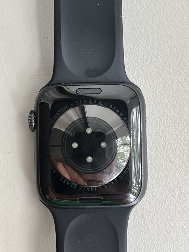 Продам apple watch 6 44 mm