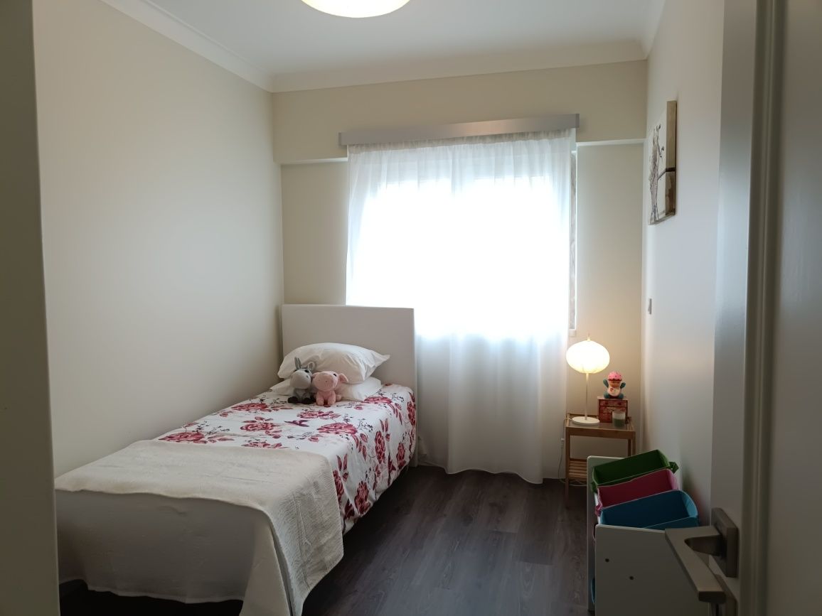 Arrenda-se apartamento T2 com 2 wc Sto. António