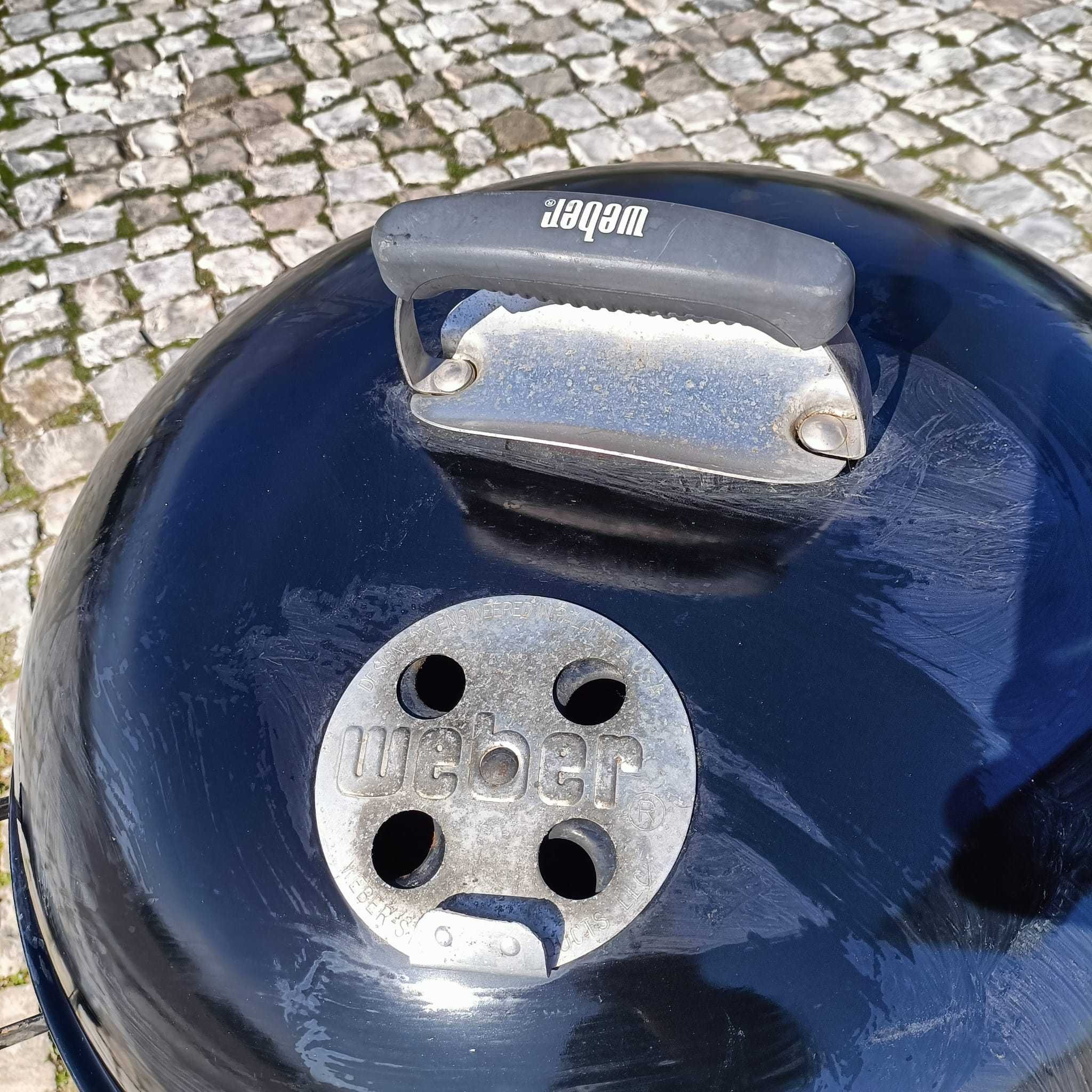 Barbecue Grelhador a carvão Weber Classic Kettle 57 cm usado
