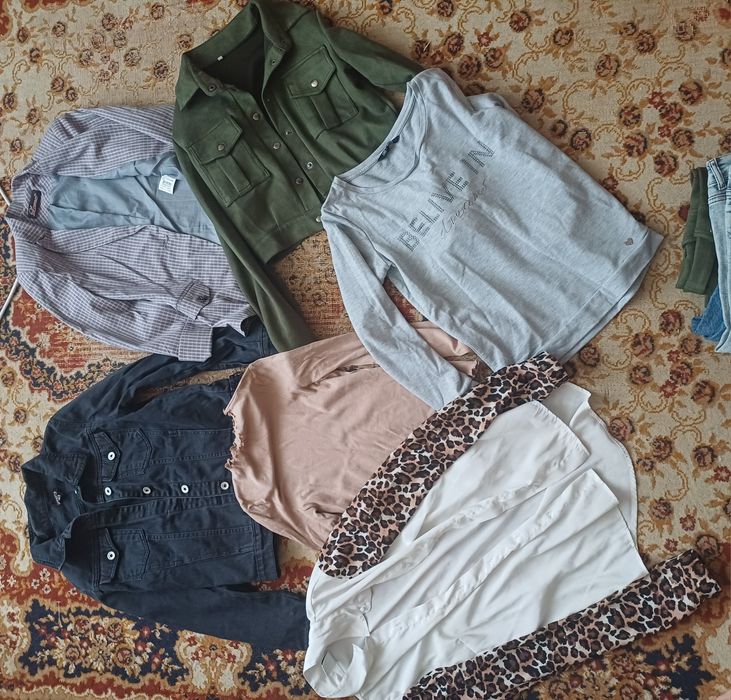 Пакет речей на дівчинку підлітка