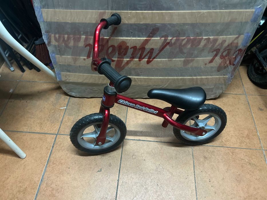 Bicicleta de equilíbrio Chicco Red Bullet – usada – Faro