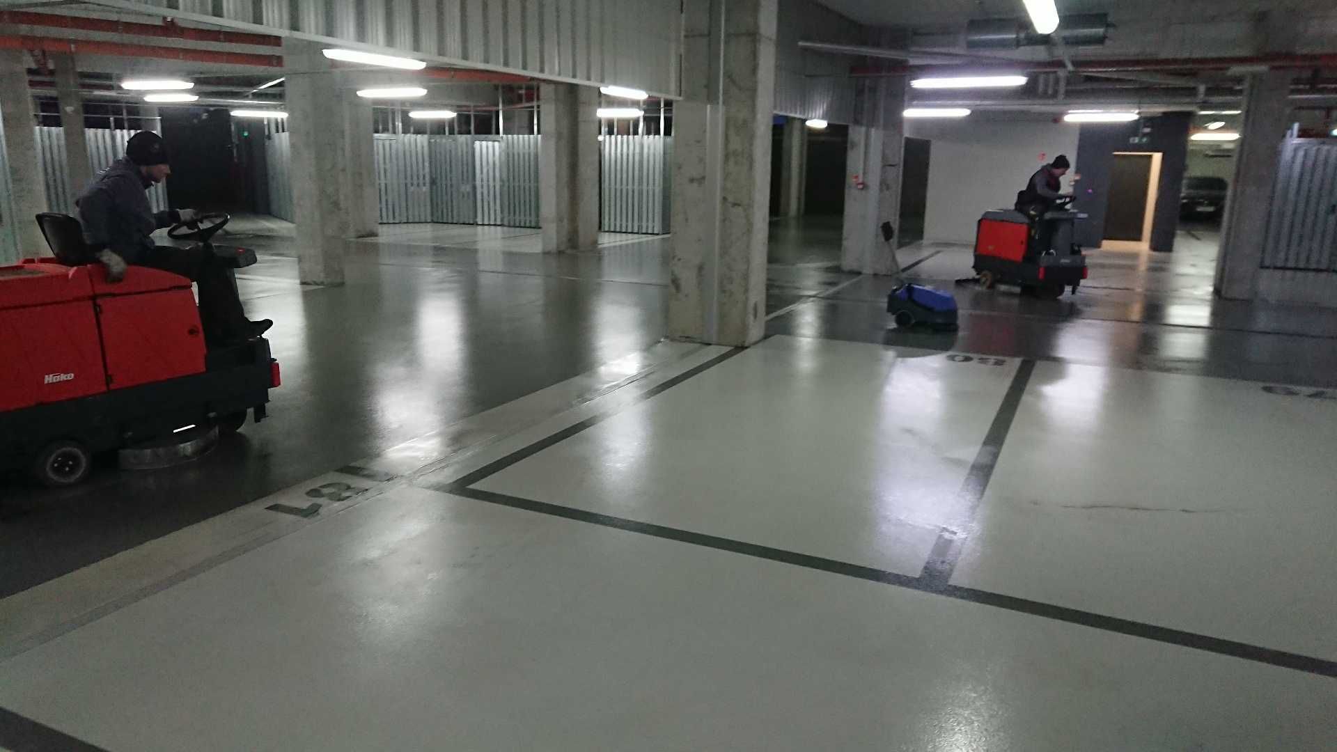 Mycie hal garażowych, posadzek magazynów