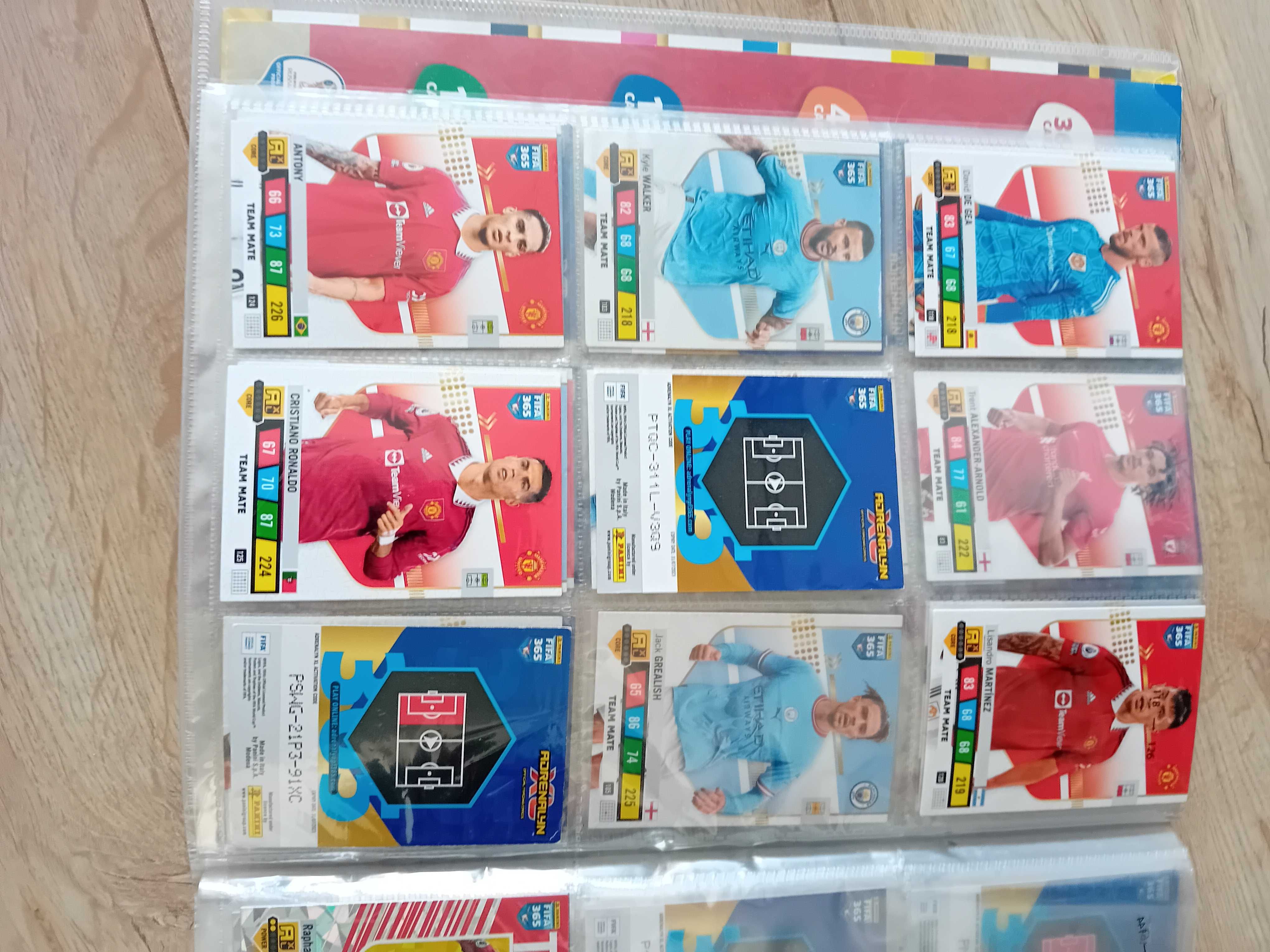 Karty Piłkarskie 3 prawie pełne albumy z 3 kolekcji widocznych na zdj.